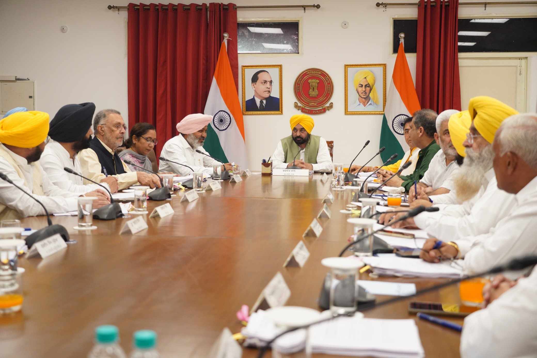 पंजाब फ्री इलाज योजना: भगवंत मान ने कहा; पंजाब में CISF की आवश्यकता नहीं, 10 लाख के मुफ्त इलाज के लिए जरूरी दस्तावेज भी बताए" 12 पंजाब फ्री इलाज योजना: भगवंत मान ने कहा; पंजाब में CISF की आवश्यकता नहीं, 10 लाख के मुफ्त इलाज के लिए जरूरी दस्तावेज भी बताए"