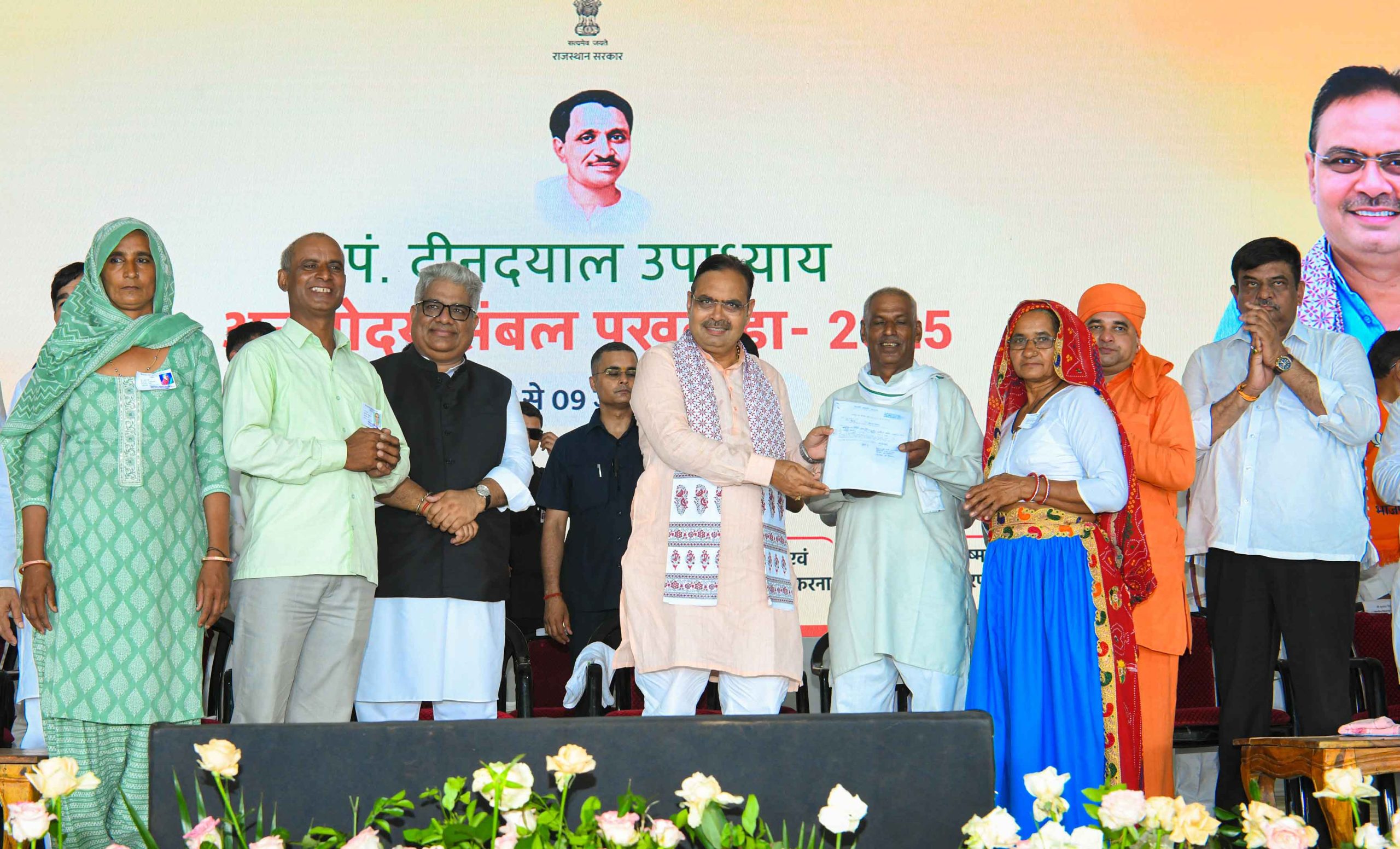 CM Bhajanlal Sharma ने पं. दीनदयाल उपाध्याय अन्त्योदय संबल पखवाड़ा के अंतर्गत शिविर का किया अवलोकन