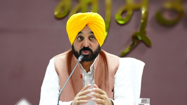 FIR पर सीएम मान का तीखा बयान: "AAP नेताओं की आवाज दबाने में लगी है केंद्र सरकार", लोकतंत्र को बताया खतरे में