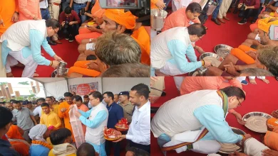 हरिद्वार कांवड़ यात्रा 2025: मुख्यमंत्री पुष्कर सिंह धामी ने कांवड़ियों का स्वागत किया, पैर धोकर शुरू की पूजा