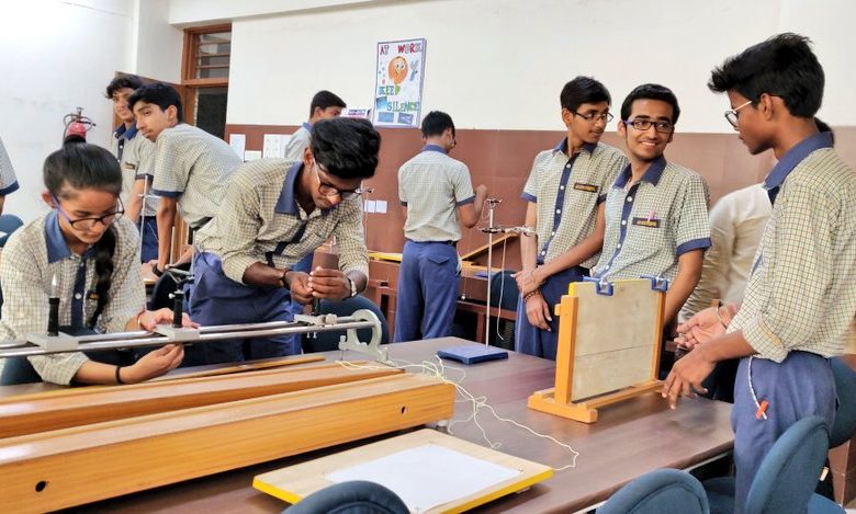 NEEEV योजना: दिल्ली के सरकारी स्कूलों में छात्रों को मिलेगा ₹20,000 तक का स्टार्टअप फंड, जानिए क्या है NEEEV योजना