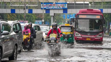 दिल्ली जलभराव विवाद 2025: दिल्ली में बारिश के बाद जलभराव पर AAP का BJP पर हमला, मेयर इकबाल सिंह ने किया पलटवार