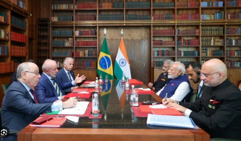 प्रधानमंत्री श्री नरेन्द्र मोदी ने ब्राजील के राष्ट्रपति महामहिम लुईज़ इनासियो लूला दा सिल्वा से भेंट की 1 प्रधानमंत्री श्री नरेन्द्र मोदी ने ब्राजील के राष्ट्रपति महामहिम लुईज़ इनासियो लूला दा सिल्वा से भेंट की
