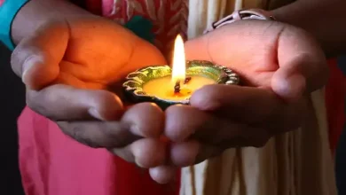 सावन में दीपक घर के इन स्थानों पर जलाएं; चमक सकती है किस्मत, वास्तु दोष से भी मिलेगी राहत