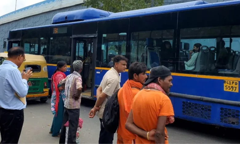 दिल्ली क्लस्टर बसें बंद: दिल्ली में 533 क्लस्टर बसें हटाई गईं, पब्लिक ट्रांसपोर्ट को बड़ा झटका