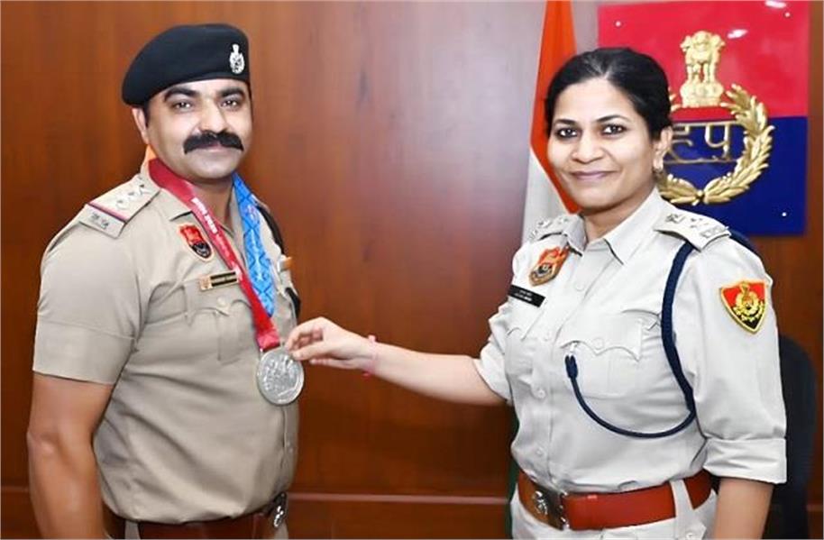 कैथल के पुलिस इंस्पेक्टर सुरेंद्र कुमार ने अमेरिका में रचा इतिहास, वर्ल्ड पुलिस एंड फायर गेम्स 2025 में रजत पदक किया अपने नाम