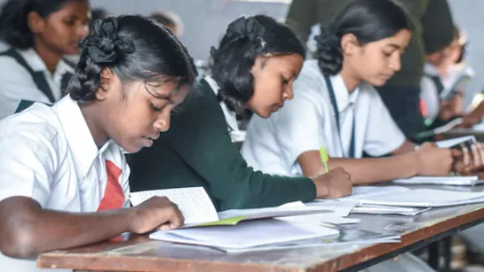 हरियाणा स्कूल परीक्षा में बड़ा बदलाव: अब चौथी से आठवीं कक्षा तक सिर्फ दो बार होगी परीक्षा 1 हरियाणा स्कूल परीक्षा में बड़ा बदलाव: अब चौथी से आठवीं कक्षा तक सिर्फ दो बार होगी परीक्षा