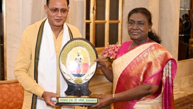 राष्ट्रपति द्रौपदी मुर्मू को भाजपा एसटी मोर्चा ने भेंट किया 'राणा पूंजा भील' स्मृति चिन्ह, जनजातीय प्रतिनिधियों से हुई विशेष मुलाकात