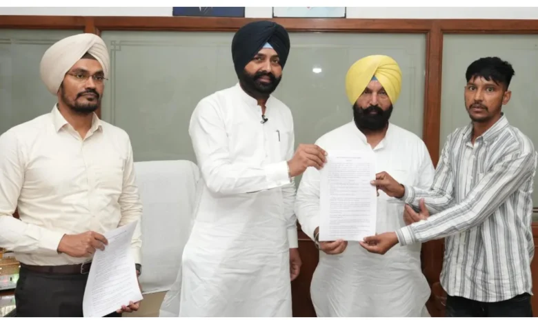 लालजीत सिंह भुल्लर ने 12 नवनियुक्त जेल अधिकारियों को नियुक्ति पत्र सौंपे