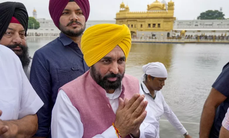 सीएम भगवंत मान ने हरमंदिर साहिब में माथा टेका, अपराधियों के खिलाफ सख्त कार्रवाई का दिया आश्वासन