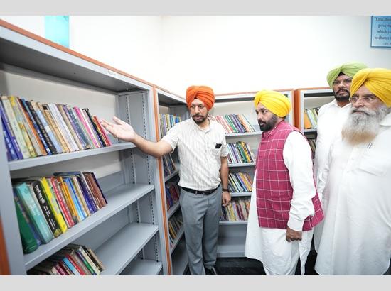 अमृतसर में CM Bhagwant Mann ने 350 करोड़ की परियोजनाओं का उद्घाटन और शिलान्यास किया, बढ़ाई सड़कें और शिक्षा की सुविधा