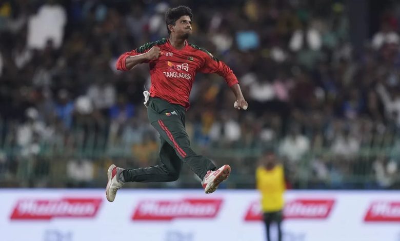 SL vs BAN: मेहदी हसन ने तोड़ा हरभजन सिंह का टी20 रिकॉर्ड; श्रीलंका के खिलाफ 11 रन देकर झटके 4 विकेट 1 SL vs BAN: मेहदी हसन ने तोड़ा हरभजन सिंह का टी20 रिकॉर्ड; श्रीलंका के खिलाफ 11 रन देकर झटके 4 विकेट