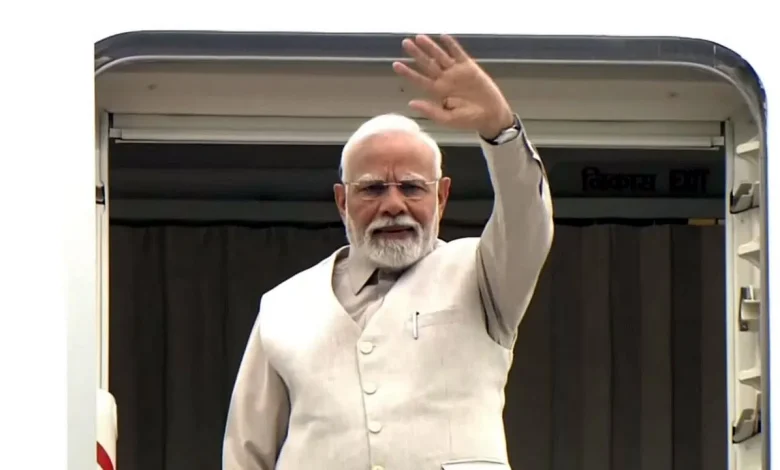 प्रधानमंत्री नरेंद्र मोदी ब्रिटेन और मालदीव यात्रा के लिए रवाना हुए