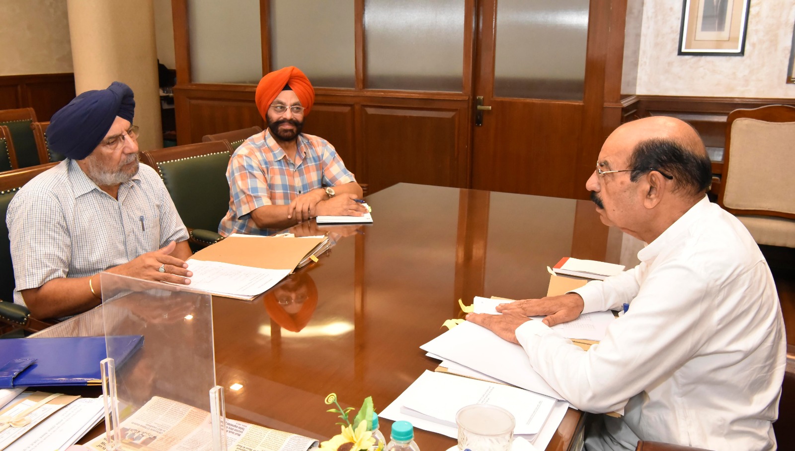 Minister Mohinder Bhagat ने अधिकारियों को राज्य भर में सैनिक विश्राम गृहों के नवीनीकरण कार्य में तेजी लाने के निर्देश दिए