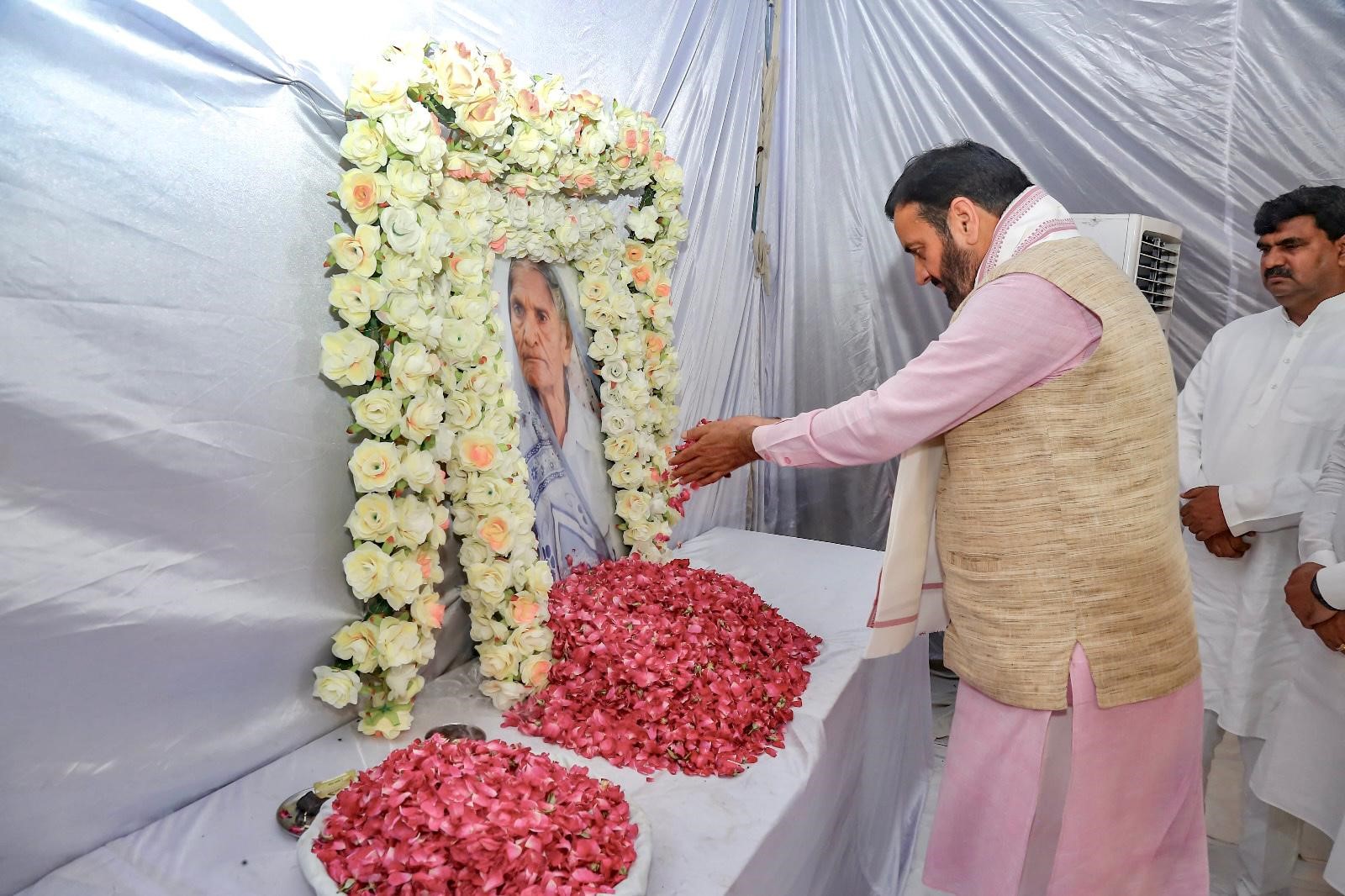 सीएम नायब सिंह सैनी ने धर्मपाल सिंह की माता को दी श्रद्धांजलि, कई दिग्गज नेताओं ने जताया शोक