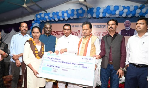 श्री नारायण सिंह पंवार: लैपटॉप मिलने से विद्यार्थियों को अध्ययन और कौशल विकास में मिलेगी मदद