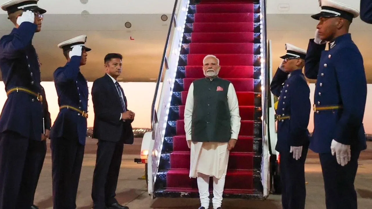 PM Narendra Modi ब्राजील पहुंचे, शिव तांडव के साथ जोरदार स्वागत, द्विपक्षीय बैठकें बढ़ाएंगी भारत की मित्रता