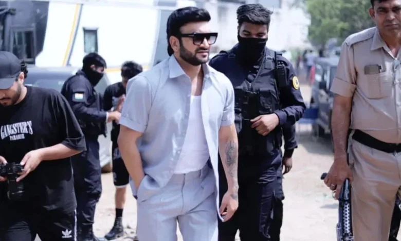 राहुल फाजिलपुरिया पर गुरुग्राम में हुआ जानलेवा हमला, जानें कौन हैं ये मशहूर सिंगर और रैपर? 1 राहुल फाजिलपुरिया पर गुरुग्राम में हुआ जानलेवा हमला, जानें कौन हैं ये मशहूर सिंगर और रैपर?