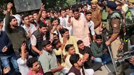महारानी कॉलेज में मजार विवाद तेज, धरोहर बचाओ समिति ने आंदोलन की दी चेतावनी 1 महारानी कॉलेज में मजार विवाद तेज, धरोहर बचाओ समिति ने आंदोलन की दी चेतावनी