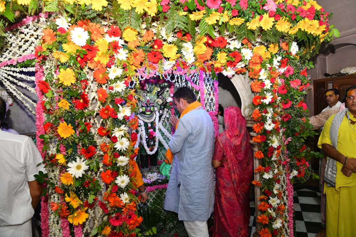 Mudiya Purnima Mela 2025: मुख्यमंत्री भजनलाल शर्मा ने श्रीनाथ जी मंदिर में किए दर्शन, प्रदेश की सुख-समृद्धि और खुशहाली की कामना की