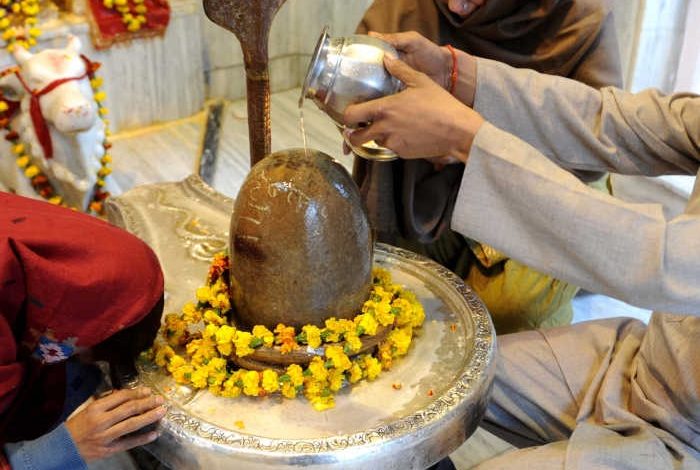 Sawan 2025: शादी में देरी हो रही है? सावन में सोमवार के दिन करें ये अचूक उपाय और पाएं शुभ विवाह का वरदान