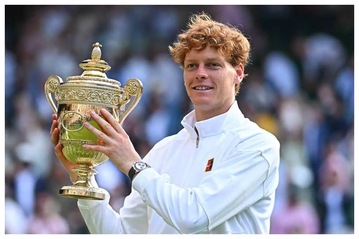 विंबलडन 2025: यानिक सिनर ने रचा इतिहास, अल्काराज को हराकर बने नए चैंपियन 12 विंबलडन 2025: यानिक सिनर ने रचा इतिहास, अल्काराज को हराकर बने नए चैंपियन