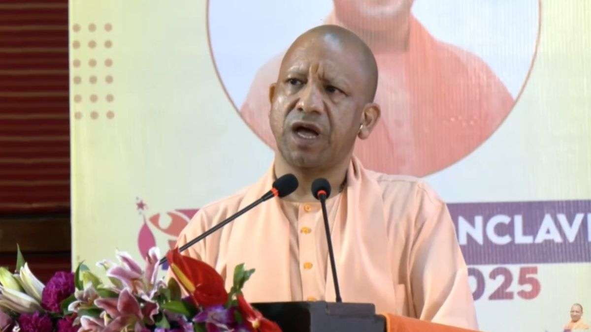 सीएम योगी आदित्यनाथ ने यूपी मार्ट पोर्टल का शुभारंभ किया, 17 MoU पर हुए हस्ताक्षर; युवाओं के लिए नई पहल