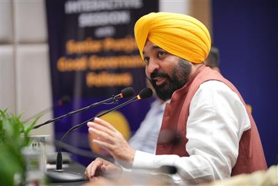 पंजाब के मुख्यमंत्री भगवंत मान ने गवर्नेंस फेलोज़ को राज्य सरकार की योजनाओं को जनता तक पहुँचाने का किया आह्वान