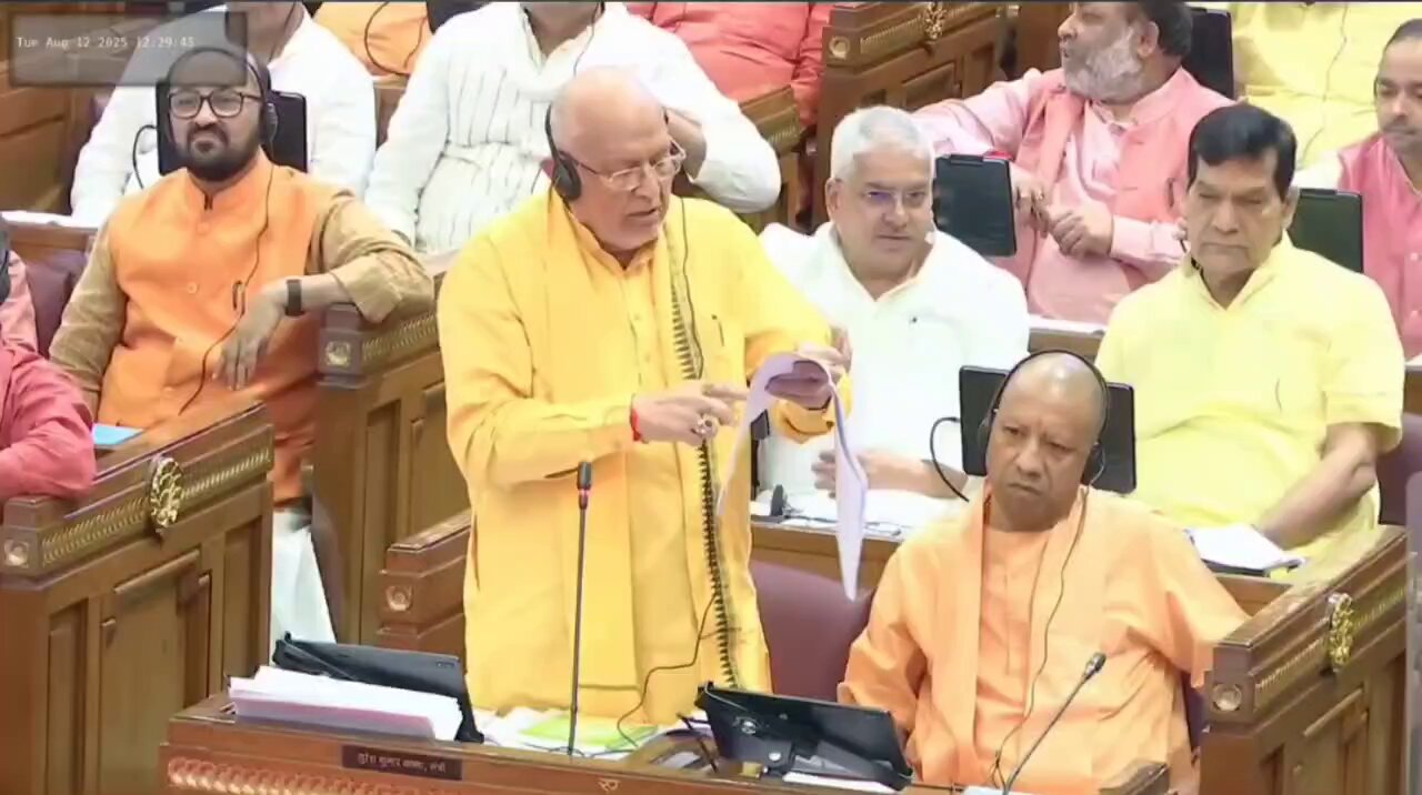 फतेहपुर मकबरा विवाद: सुरेश खन्ना का विपक्ष पर पलटवार, कहा- सपा कर रही है राजनीतिक नाटक 12 फतेहपुर मकबरा विवाद: सुरेश खन्ना का विपक्ष पर पलटवार, कहा- सपा कर रही है राजनीतिक नाटक