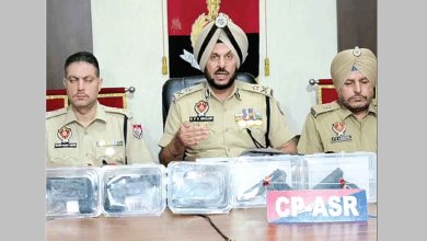 पंजाब हथियार तस्करी: सीमा पार हथियार तस्करी का बड़ा रैकेट पकड़ा गया, अमृतसर पुलिस ने 5 ग्लॉक पिस्तौल सहित आरोपी को किया गिरफ्तार