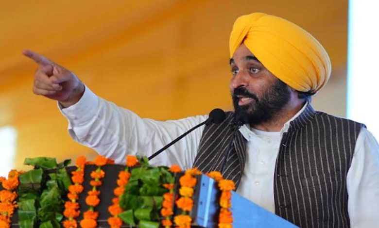 मुख्यमंत्री भगवंत सिंह मान ने गवर्नेंस फ़ेलोज़ से योजनाओं के लाभ जनता तक पहुंचाने और संवाद स्थापित करने का किया आह्वान