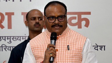 मंत्री ब्रजेश पाठक का एक्शन मोड: यूपी में 7 डॉक्टर होंगे बर्खास्त, कई अफसरों पर भी गिरी गाज