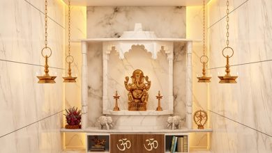 वास्तु टिप्स: घर के मंदिर से कितनी देर बाद हटाएं भगवान को चढ़ाए हुए फूल?