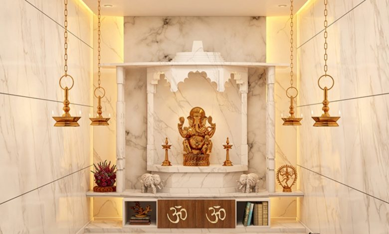 वास्तु टिप्स: घर के मंदिर से कितनी देर बाद हटाएं भगवान को चढ़ाए हुए फूल?