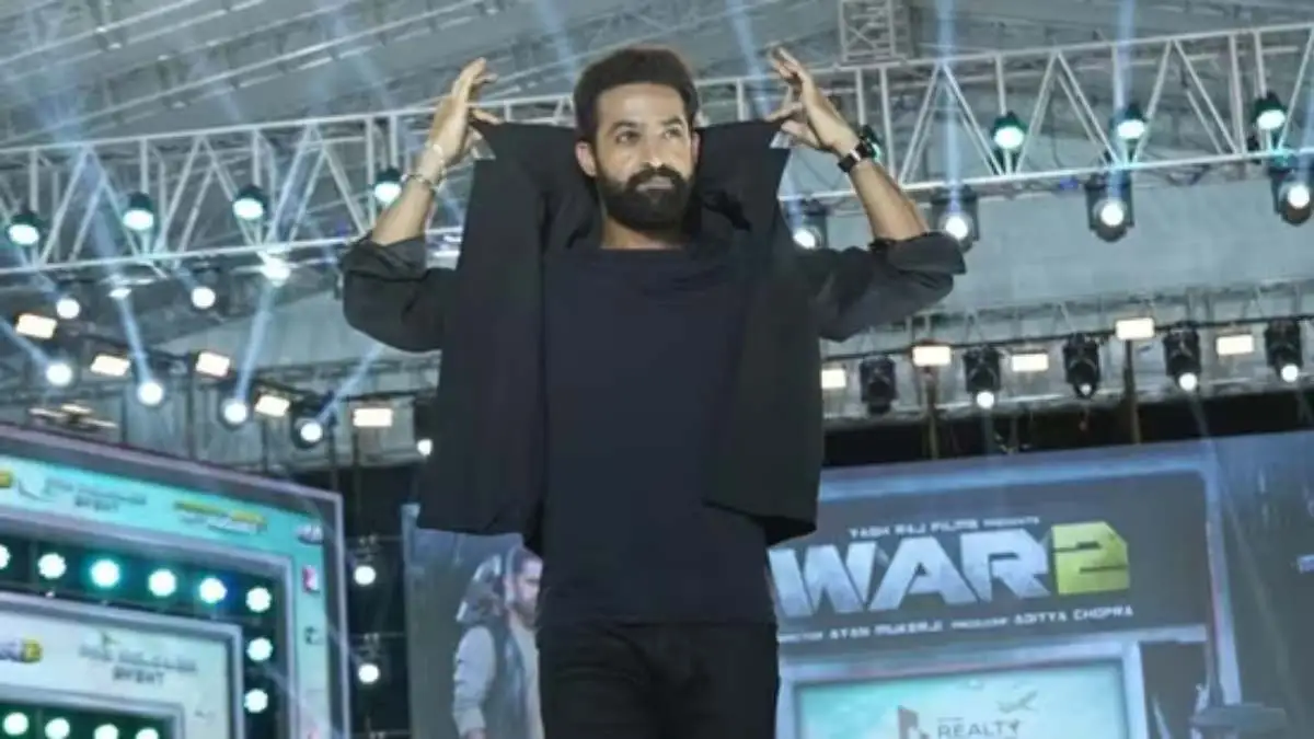 जूनियर एनटीआर ने वॉर 2 प्रमोशन के दौरान फैन्स पर जताया गुस्सा, कहा- ‘माइक नीचे रखने और स्टेज छोड़ने में...