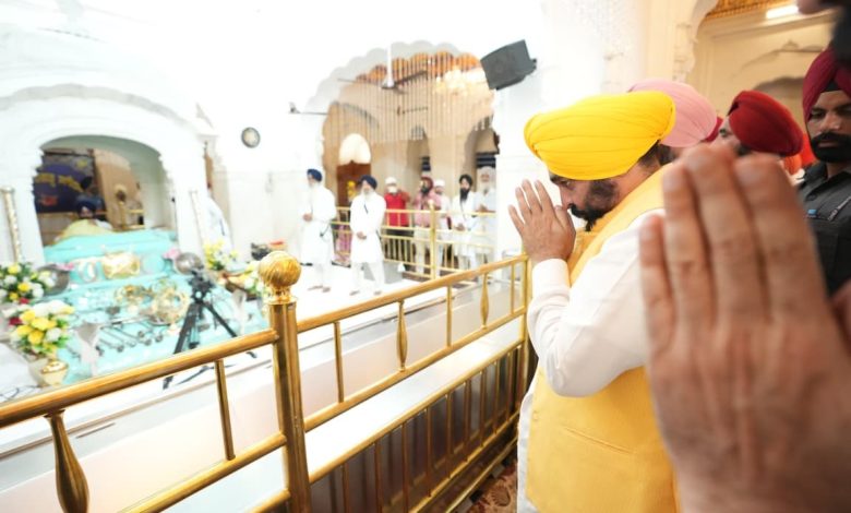 गुरुद्वारा श्री फतेहगढ़ साहिब में नतमस्तक हुए सीएम भगवंत मान, गुरु चरणों में की संसार के भले की अरदास