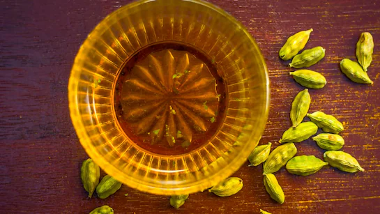 रोज पिएं इलायची का पानी, वजन कम होने के साथ मिलेंगे ये 5 जबरदस्त फायदे