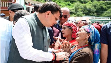 उत्तरकाशी में यमुना नदी पर बनी झील से यमुनोत्री धाम को जोड़ने वाला पुल डूबा, मुख्यमंत्री पुष्कर सिंह धामी ने किया निरीक्षण