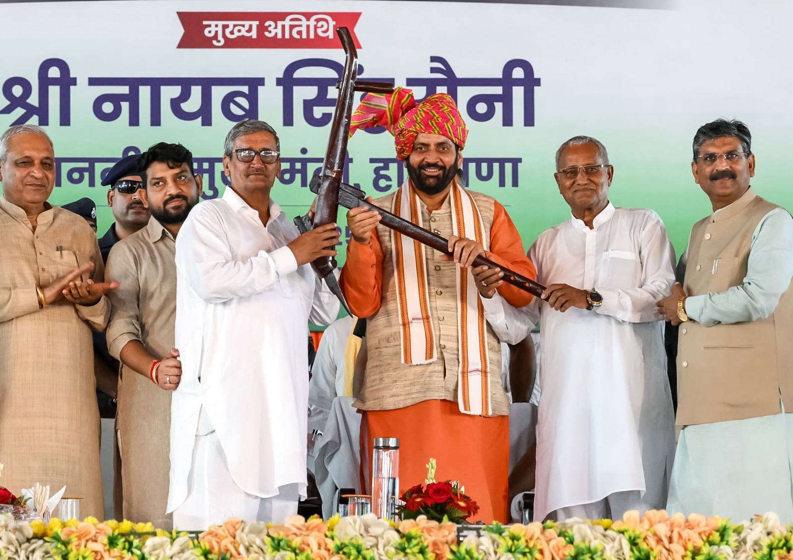 हरियाणा मुख्यमंत्री नायब सैनी का नरवाना दौरा: 206 करोड़ की विकास परियोजनाओं का तोहफा, विपक्ष पर भी साधा निशाना 12 हरियाणा मुख्यमंत्री नायब सैनी का नरवाना दौरा: 206 करोड़ की विकास परियोजनाओं का तोहफा, विपक्ष पर भी साधा निशाना