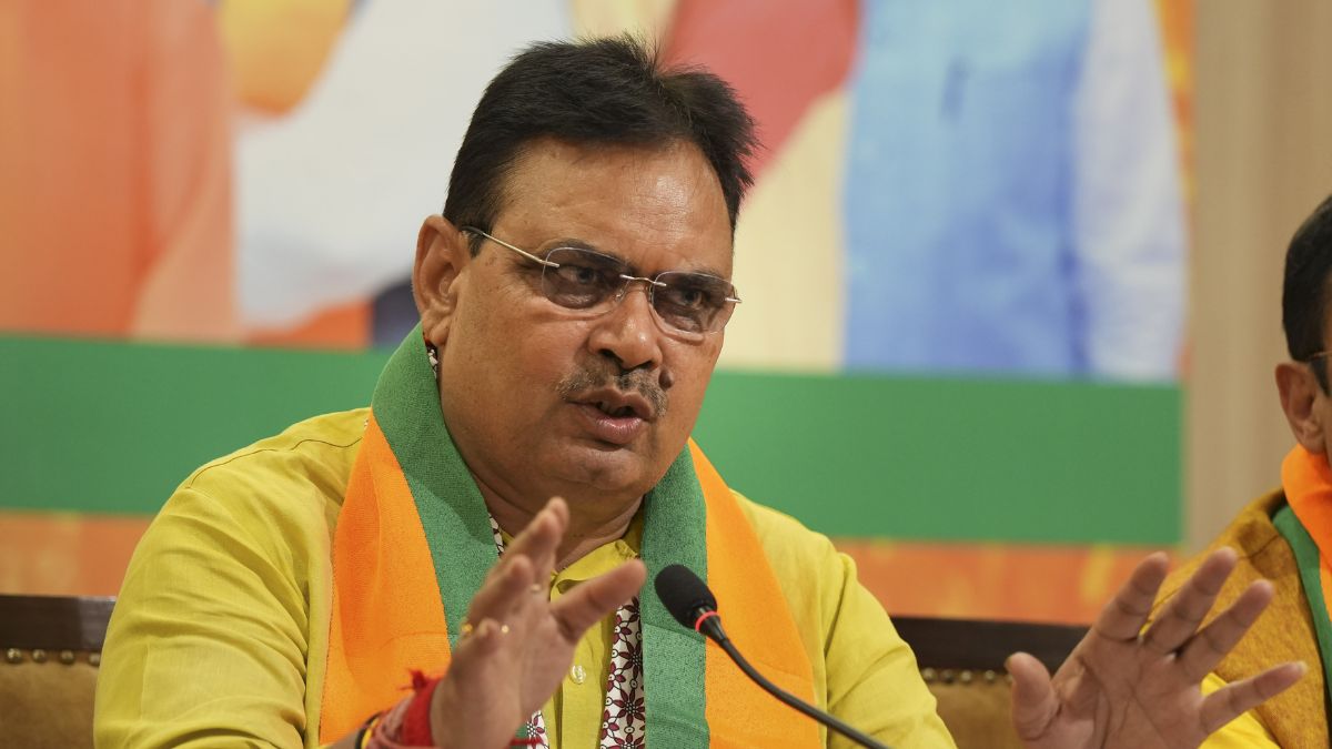 राजस्थान मुख्यमंत्री भजनलाल शर्मा ने घटिया सड़कों पर ठेकेदारों को अल्टीमेटम दिया, वसूली और कड़ी कार्रवाई का आदेश