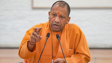 यूपी में योगी सरकार की सख्त कार्रवाई, औरैया में लिफाफा लेते SDM राकेश कुमार को निलंबित