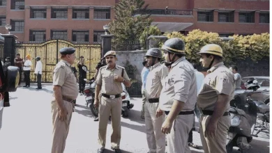 DPS द्वारका बम धमकी: DPS द्वारका और दो अन्य स्कूलों को बम धमकी, स्कूल खाली कराए गए