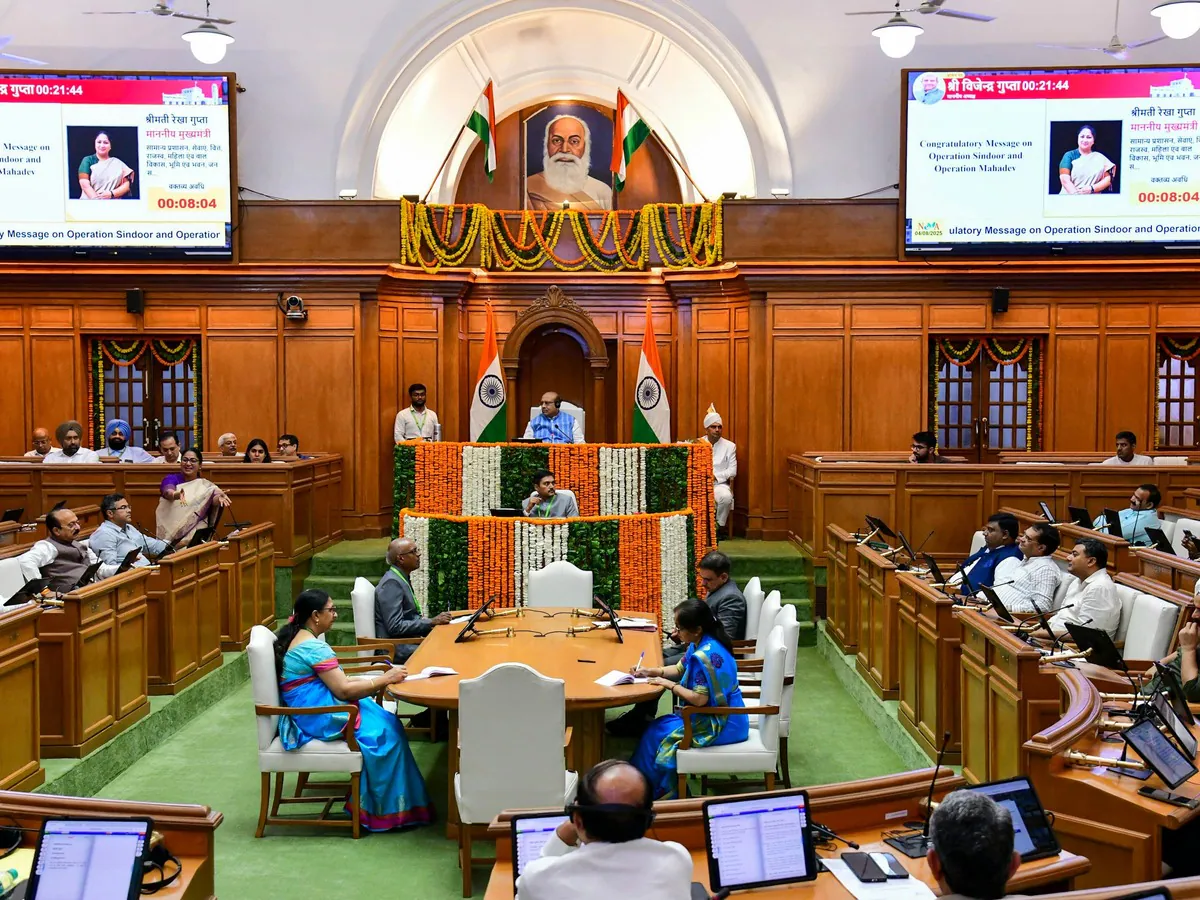 दिल्ली विधानसभा: दिल्ली की रेखा गुप्ता सरकार ने सभी विधायकों को दिए तीन गिफ्ट