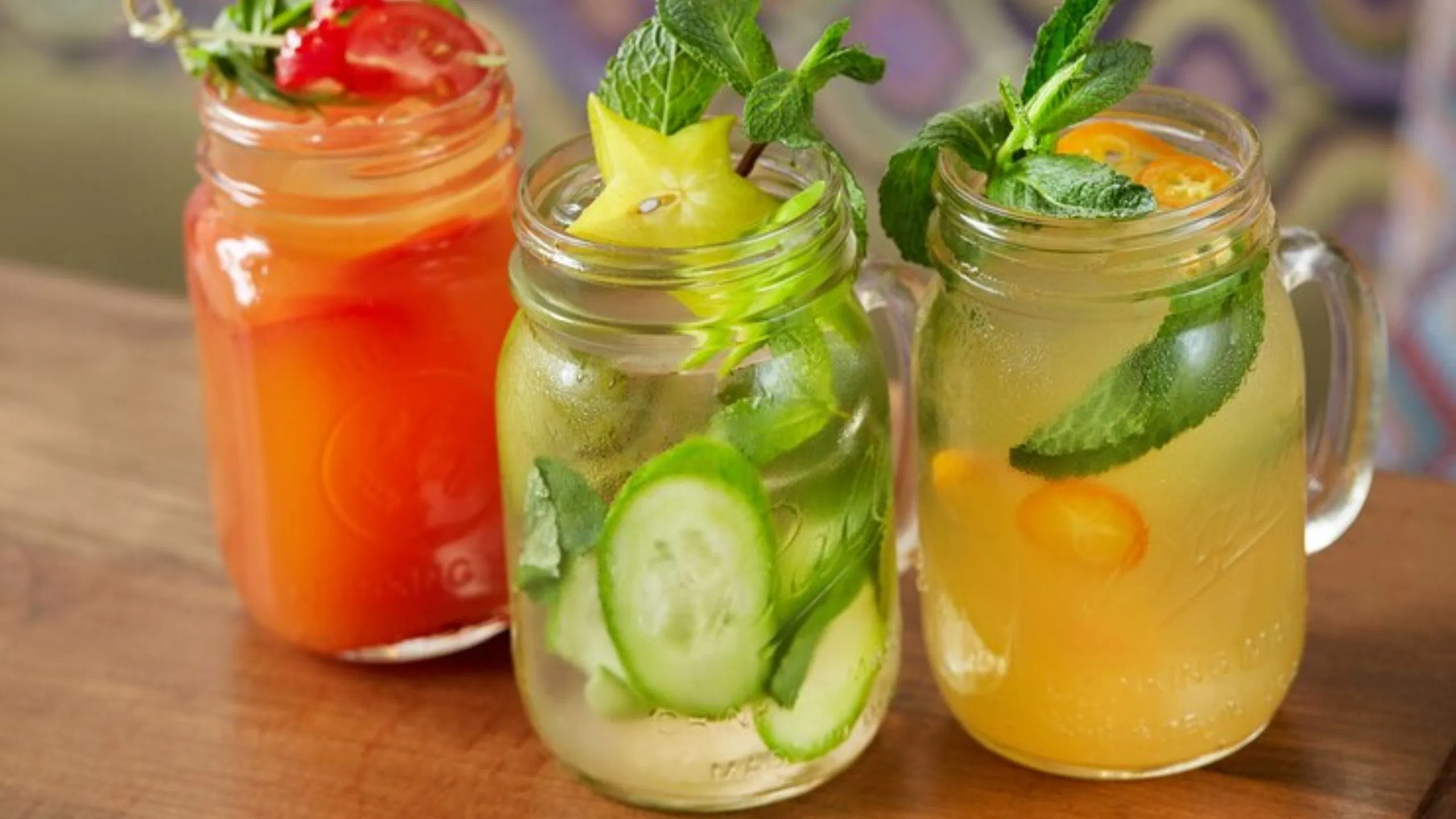 इन देसी डिटॉक्स ड्रिंक्स को पीने से टॉक्सिन्स होंगे बाहर और घटेगा ज़िद्दी मोटापा, जानें हफ्तेभर की रेसिपी