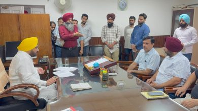 हरभजन सिंह ईटीओ ने मोहाली में पीडब्ल्यूडी कार्यालयों का औचक दौरा किया