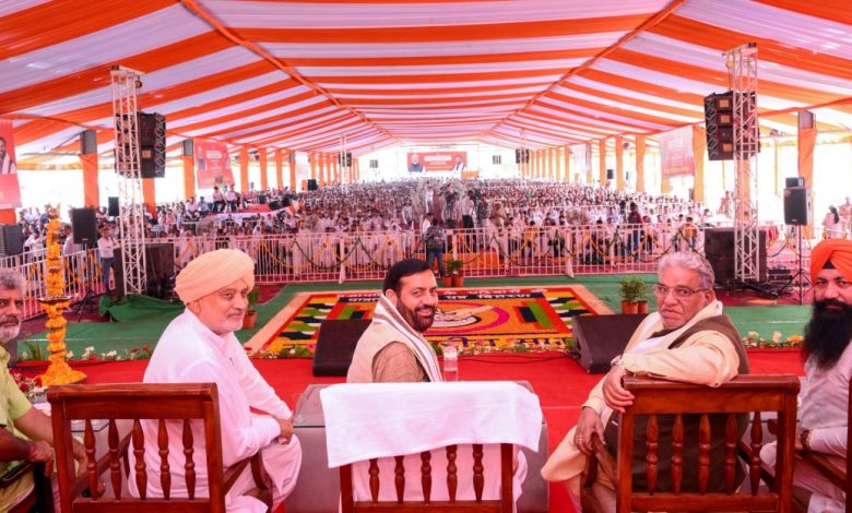 हरियाणा मुख्यमंत्री नायब सैनी का प्रजापति समाज को आह्वान: पारंपरिक कला को आधुनिक तकनीक से सशक्त बनाएं