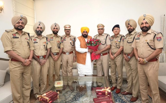 सीएम भगवंत मान ने पी.पी.एस. से प्रमोट हुए आई.पी.एस. अधिकारियों को दी बधाई, लोक सेवा में ईमानदारी से ड्यूटी निभाने का किया आह्वान