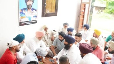 शहीद लांस नायक प्रितपाल सिंह के परिवार से मिले मंत्री हरजोत सिंह बैंस, जताई गहरी संवेदना