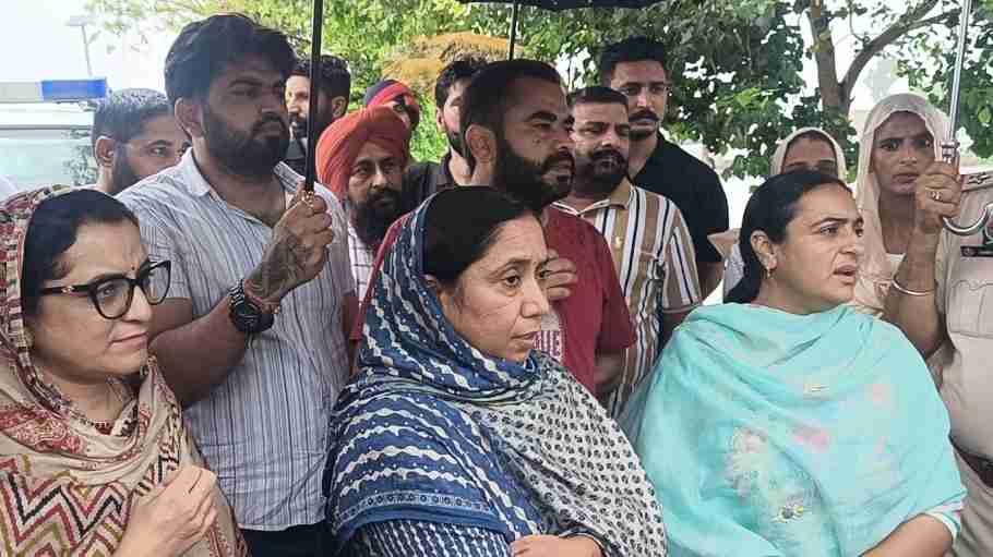 पंजाब सरकार ने बाढ़ पीड़ितों के लिए शुरू की व्यापक राहत और बचाव कार्यवाही 12 पंजाब सरकार ने बाढ़ पीड़ितों के लिए शुरू की व्यापक राहत और बचाव कार्यवाही