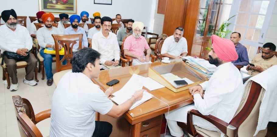 परिवहन मंत्री लालजीत सिंह भुल्लर ने यूनियनों से की बैठक, वाजिब मांगों के शीघ्र समाधान का भरोसा